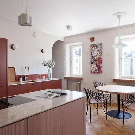 Grand Lotus 96 M2, Parveke, Parkkipaikka Helsinki