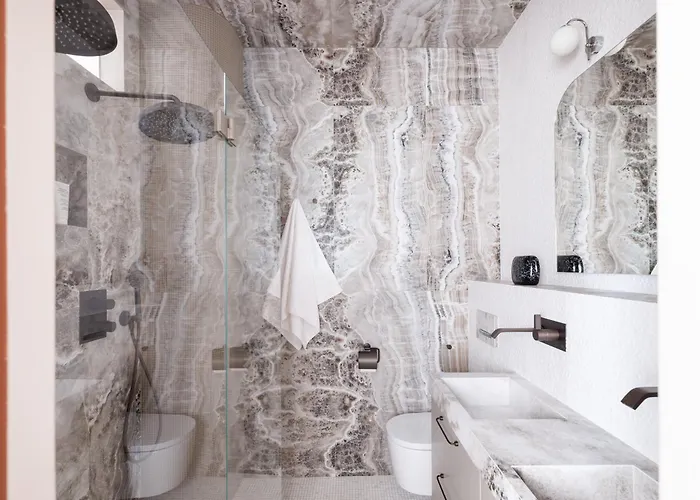 Grand Lotus 96 M2, Parveke, Parkkipaikka Helsinki